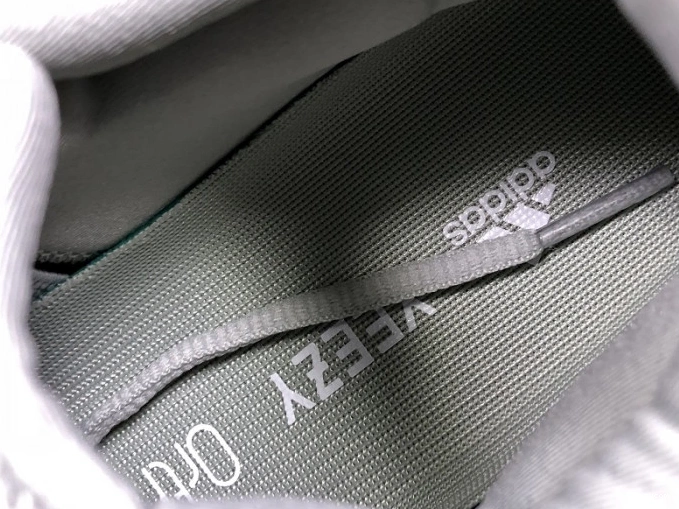 Yeezy Boost v2 700 Salt Adidas EG7487 0911
